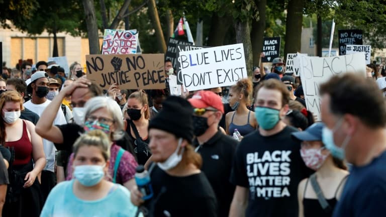 Manifestation à Kenosha après une bavure policière dont a été victime un homme noir, Jacob Blake, le 24 août 2020 dans le Wisconsin