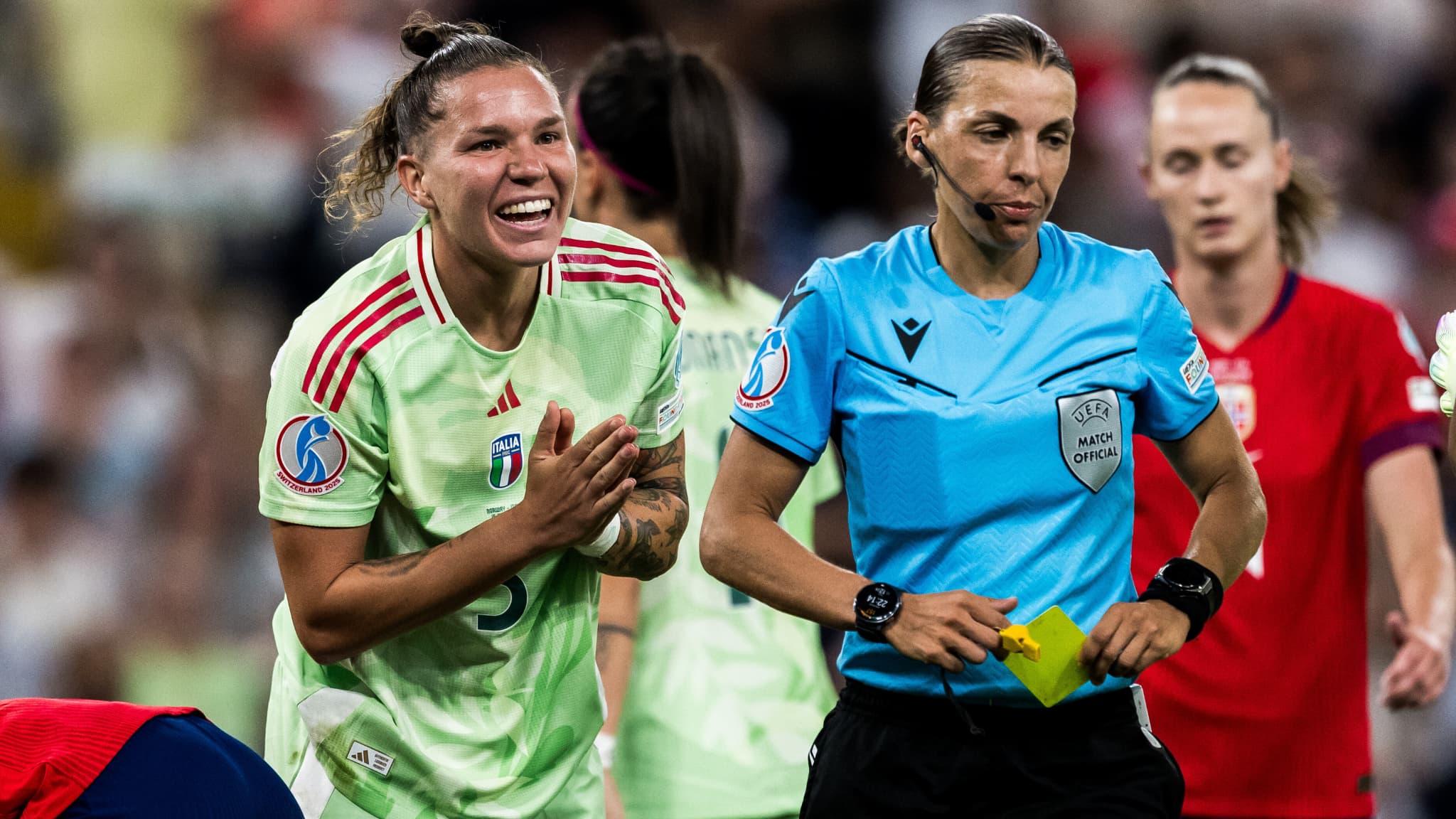 Stéphanie Frappart lors du quart de finale de l'Euro féminin entre l'Italie et la Norvège, le 16 juillet 2025. Stéphanie Frappart lors du quart de finale de l'Euro féminin entre l'Italie et la Norvège, le 16 juillet 2025.