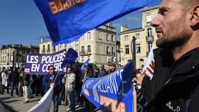 Les policiers en colères ont manifesté le 14 octobre, ici à Bordeaux, devant le Palais de justice.