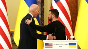 Volodymyr Zelensky et Joe Biden à Kiev, le 20 février 2023.