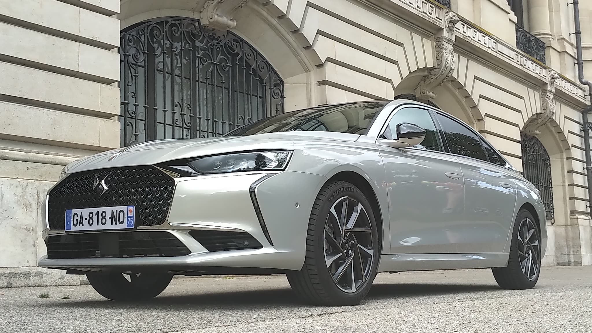 La DS9 vient s'installer tout en haut de la gamme DS. La DS9 vient s'installer tout en haut de la gamme DS.