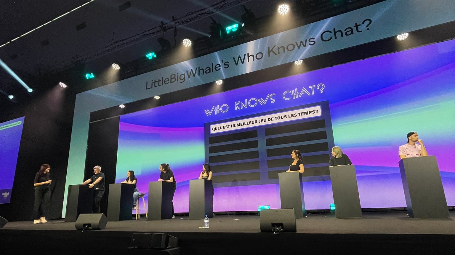 LittleBigWhale anime "Who knows" avec différents streamers sur la scène de la TwitchCon 2023 à Paris