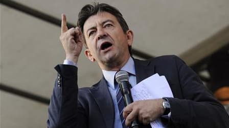 Le Parti communiste français a fait un pas important vendredi vers le choix de Jean-Luc Mélenchon comme candidat pour la présidentielle de 2012, en commun avec d'autres organisations du Front de gauche. /Photo d'archives/REUTERS/Gonzalo Fuentes