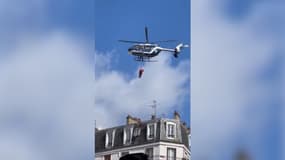 Un hélicoptère est intervenu dans l'évacuation d'une victime en arrêt cardio-respiratoire dans le 13e arrondissement de Paris le mardi 14 mars 2023.