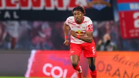 Le Franco-Guinéen Mohamed Simakan sous le maillot de Leipzig