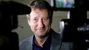 Le député européen EELV Yannick Jadot parle à la presse pendant le congrès EELV à Saint-Denis, le 30 novembre 2019