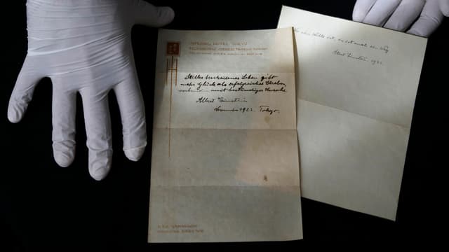 La note manuscrite d'Albert Einstein.