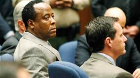 Le Dr Conrad Murray, médecin personnel de Michael Jackson, a été reconnu coupable lundi d'homicide involontaire dans la mort du chanteur au terme d'un procès ultramédiatisé de six semaines. Il est passible de quatre ans de prison. /Photo prise le 7 novemb