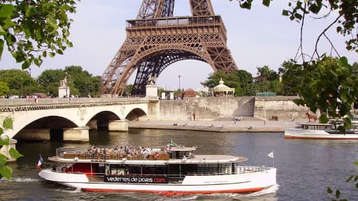 Bateau-mouche sur la Seine.