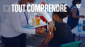 Une femme se fait vacciner à Pretoria en Afrique du Sud. 1er novembre 2021