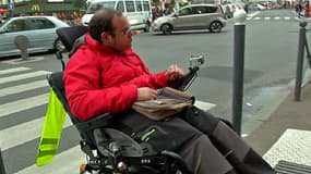 BFMTV a suivi Guillaume, paralysé des jambes, dans son périple quotidien à travers la ville