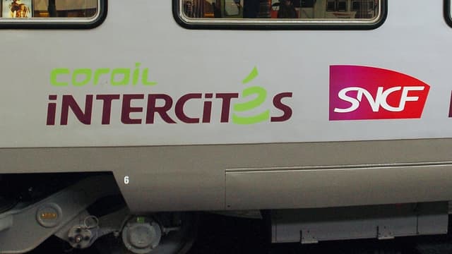 Un train Intercités.