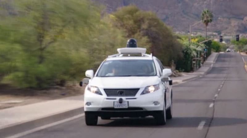 Entre tests sur route en conditions réelles et travail d'influence auprès des régulateurs, Google essaie d'imposer sa vision de la voiture au XXIème siècle: une voiture autonome, avec uniquement des passagers, sans volant, ni pédale.