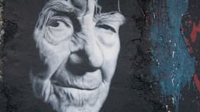 Une peinture murale en hommage à Stéphane Hessel, dans le Sud-Est de la France