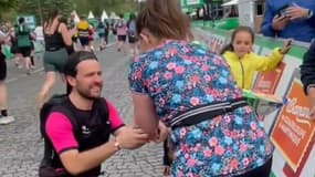 Pierre a demandé Anne-Sophie en mariage à l'arrivée du marathon de Paris le 13 avril 2025