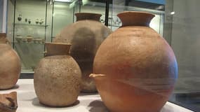 Des poterie de l'âge du bronze au musée Hecht en Israël en 2010. Photo d'illustration