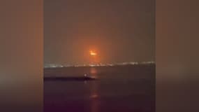 L'explosion aperçue dans un port de Dubaï ce mercredi soir.
