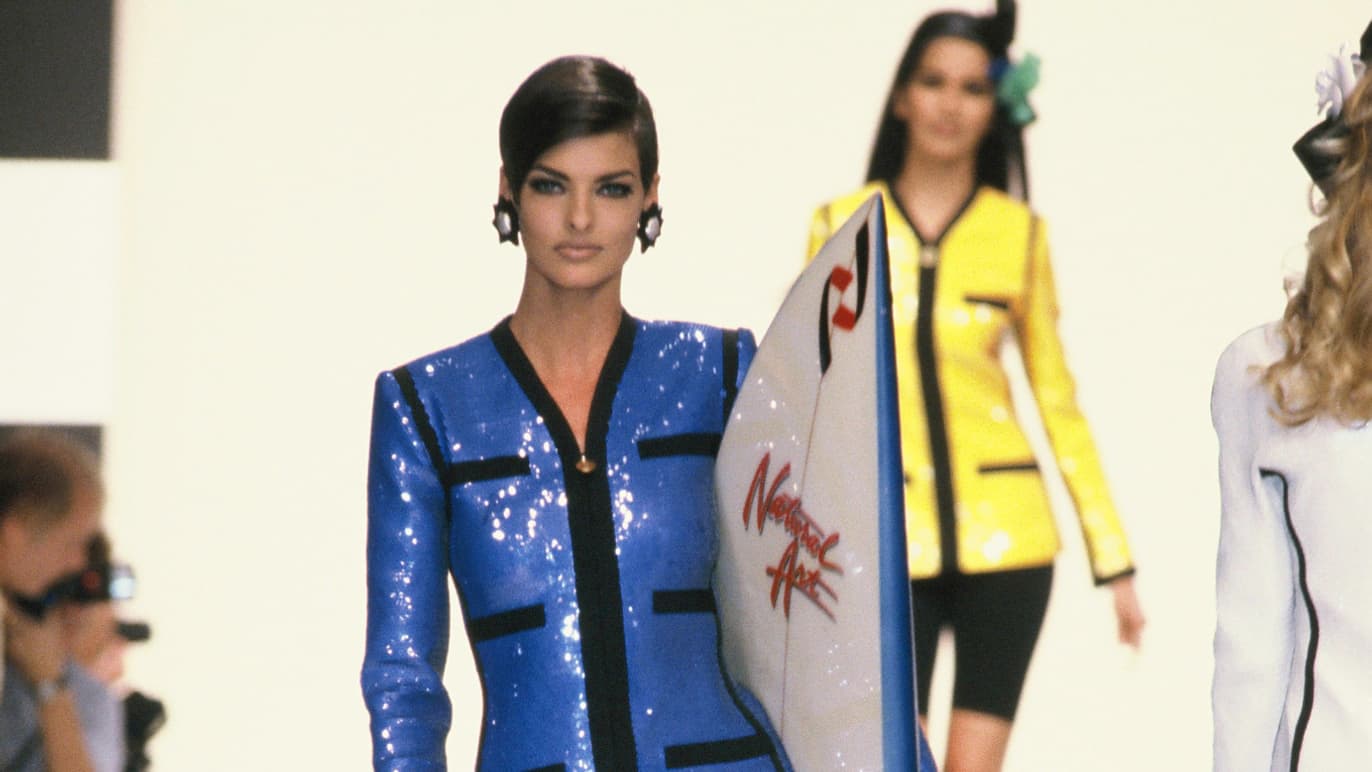 Ensemble tailleur "Surf" et planche, Chanel par Karl Lagerfeld, Printemps-Eté 1991.