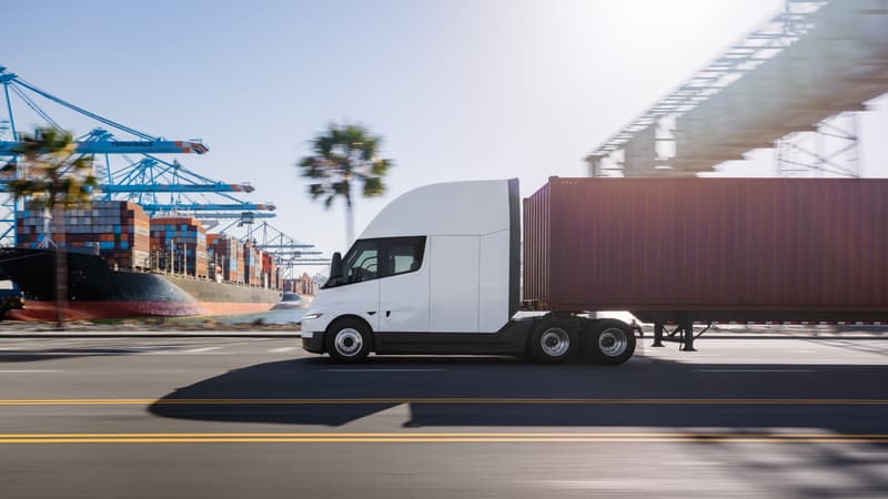 Il affiche jusqu'à 800 km d'autonomie et coûte près de 300.000 dollars aux Etats-Unis: presque 10 ans après sa présentation, Tesla va enfin commercialiser son camion 100% électrique en Europe