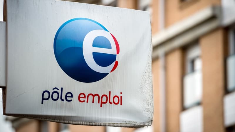 "Les gens vous disent que (...) le taux de chômage structurel en 
France est de 9%, c'est ça le scandale", a déclaré mardi Emmanuel Macron. 