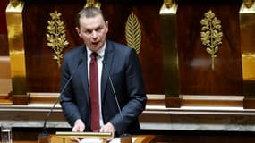Le ministre du Travail Olivier Dussopt s'exprime devant l'Assemblée nationale à Paris (France) le 3 octobre 2022