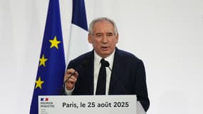 Le Premier ministre français François Bayrou s'exprime lors d'une conférence de presse à Paris, le 25 août 2025.