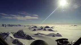 Un vol au-dessus des étendues glacées du Groenland