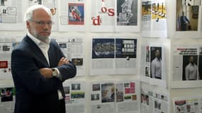 Laurent Joffrin, le 21 mai 2015 devant la maquette de la nouvelle mouture de Libération