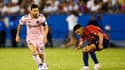 Lionel Messi face à Alan Velasco lors du match de Leagues Cup Dallas-Miami (4-4, 1 t.a.b. 4) le 6 août 2023