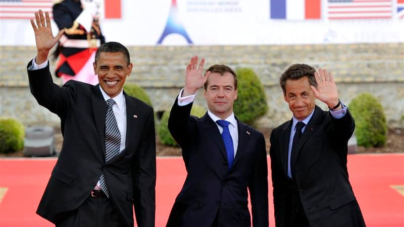 Les présidents Barack Obama, Dmitri Medvedev et Nicolas Sarkozy au sommet du G8 à Deauville. Les multiples bouleversements survenus à travers le monde en 2011 vont continuer à propager leurs ondes de choc imprévisibles en 2012, année par ailleurs riche en