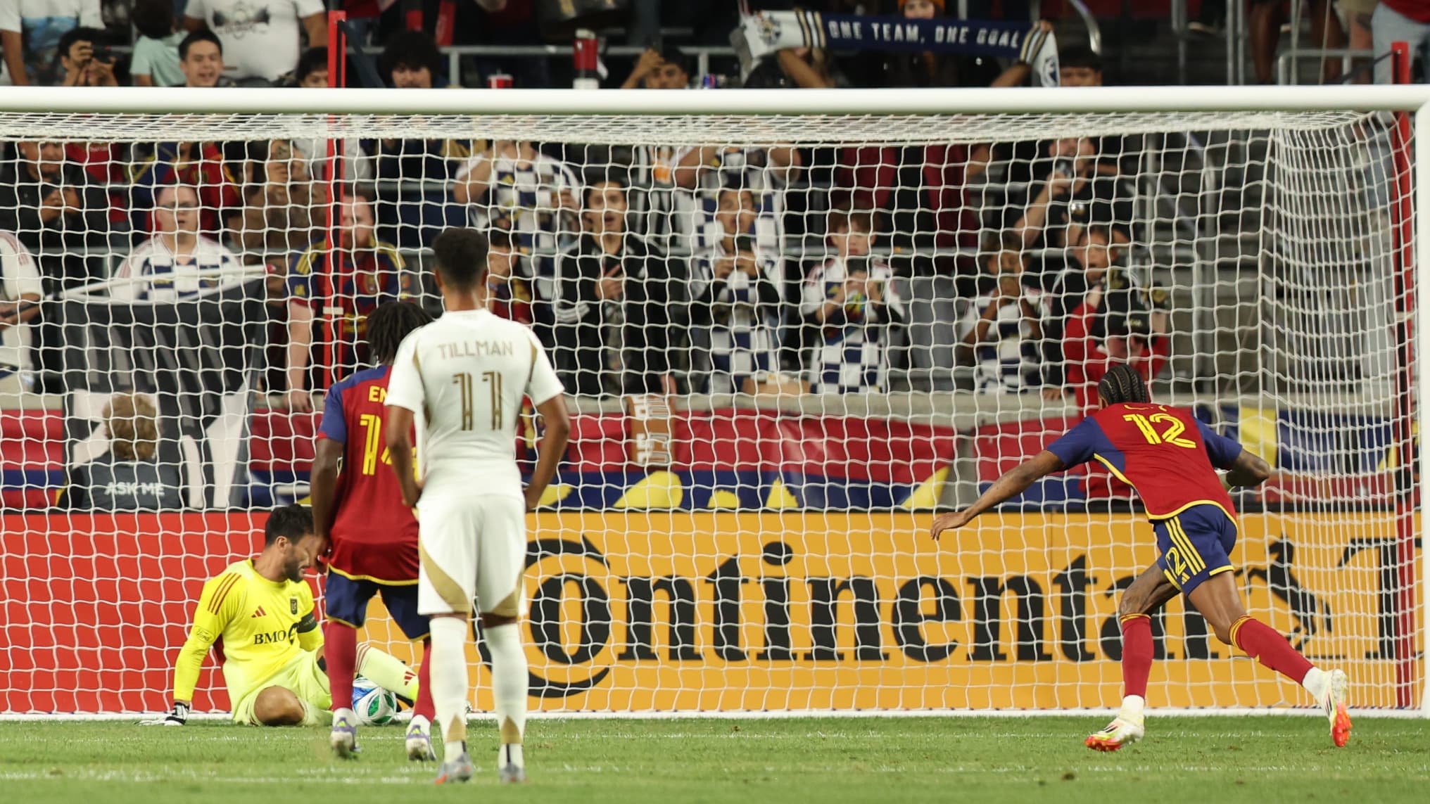 IL ÉTAIT PRIS À CONTRE-PIED: HUGO LLORIS ARRÊTE UN PENALTY SANS FAIRE EXPRÈS