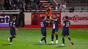 Messi et Mbappé se congratulent lors d'Ajaccio-PSG, le 21 octobre 2022