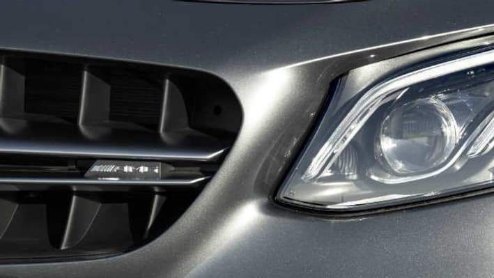 L'E63 AMG se décline en deux versions: classique et S, avec à la clé une quarantaine de chevaux d'écart. L'E63 AMG se décline en deux versions: classique et S, avec à la clé une quarantaine de chevaux d'écart.