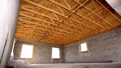 L'isolation de la toiture coûte 30 000 euros pour 3 000 euros de réduction d'impôts