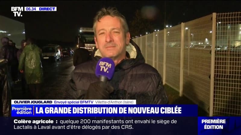 Colère des agriculteurs: une plateforme logistique du groupe Leclerc à Villette-d'Anthon (Isère) bloquée