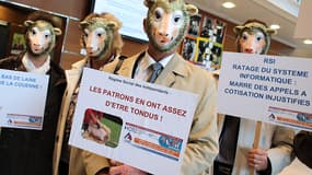 En 2012, des patrons indépendants dénonçaient déjà les erreurs du RSI, au siège de la caisse, à Saint-Denis. 