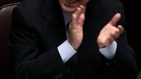 Silvio Berlusconi a gagné vendredi un vote de confiance crucial à la Chambre des députés qui accorde un nouveau répit, sans doute de courte durée, à son gouvernement de centre droit qui fait eau de toutes parts. /Photo prise le 14 octobre 2011/REUTERS/Ale