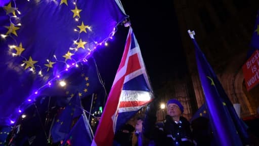Des anti-Brexit manifestent devant le Parlement à Londres, le 12 mars 2019 Des anti-Brexit manifestent devant le Parlement à Londres, le 12 mars 2019