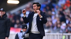 L'entraîneur lyonnais Paulo Fonseca furieux pendant le match contre Brest, le 2 mars 2025