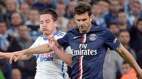 Florian Thauvin à la lutte avec Thiago Motta