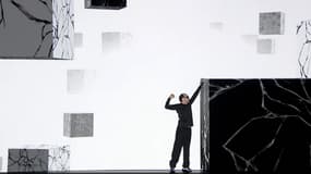 Kyan Khojandi, pendant sa performance visuelle, mardi 4 novembre, lors de la soirée anniversaire des 30 ans de canal +.