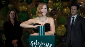 L'actrice américaine Jessica Chastain a inauguré le sapin des Galeries Lafayette