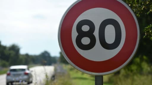 Un panneau de limitation de vitesse à 80 km/h le 29 juin 2018 à Wittenheim (France)