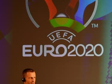 Le président de l'Union Européenne de Football Association (UEFA), Aleksander Ceferin, lors de l'inauguration du logo de Budapest pour l'Euro-2020, le 16 novembre 2020