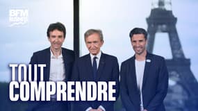 Antoine (g) et Bernard Arnault (c) du groupe LVMH et Tony Estanguet, président du comité d'organisation des JO de Paris, après la désignation de LVMH comme partenaire premium des Jeux olympiques et paralympiques de Paris 2024, le 24 juillet 2023 à Paris 