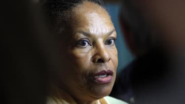La ministre de la Justice Christiane Taubira plaide pour une politique foncière qui permettrait aux descendants d'esclaves d'avoir accès aux terres, notamment dans les territoires d'outre-mer. /Photo prise le 26 avril 2013/REUTERS/Jean-Paul Pélissier