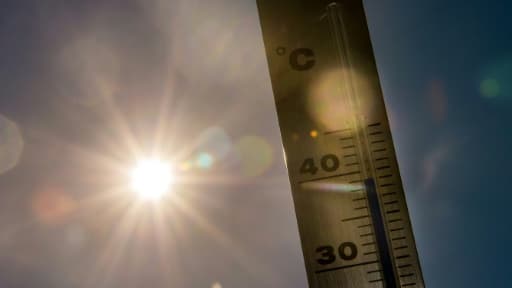 Thermomètre indiquant une température de 39° le 1er juillet 2015 à Lille