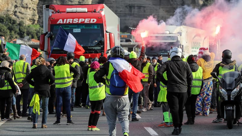Le 22 décembre 2018, les gilets jaunes français rejoins par des manifestants italien à la frontière de Vintimille.