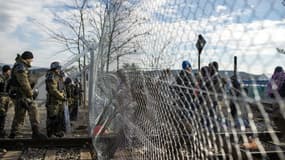 La Macédoine a fait construire une clôture de 3 kilomètres à sa frontière avec la Grèce.