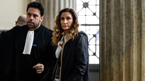 Coline Berry-Rojtman avec son avocat Patrick Klugman à la cour d'appel de Lyon le 7 mai 2024, en marge de son procès en diffamation intentée par son ex-belle-mère Jeane Manson